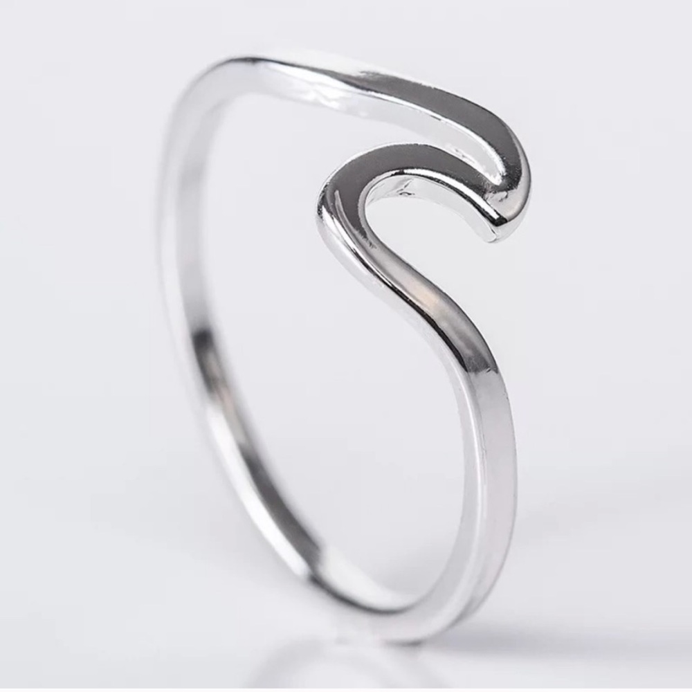3/$20 Ocean Wave Ring Silver